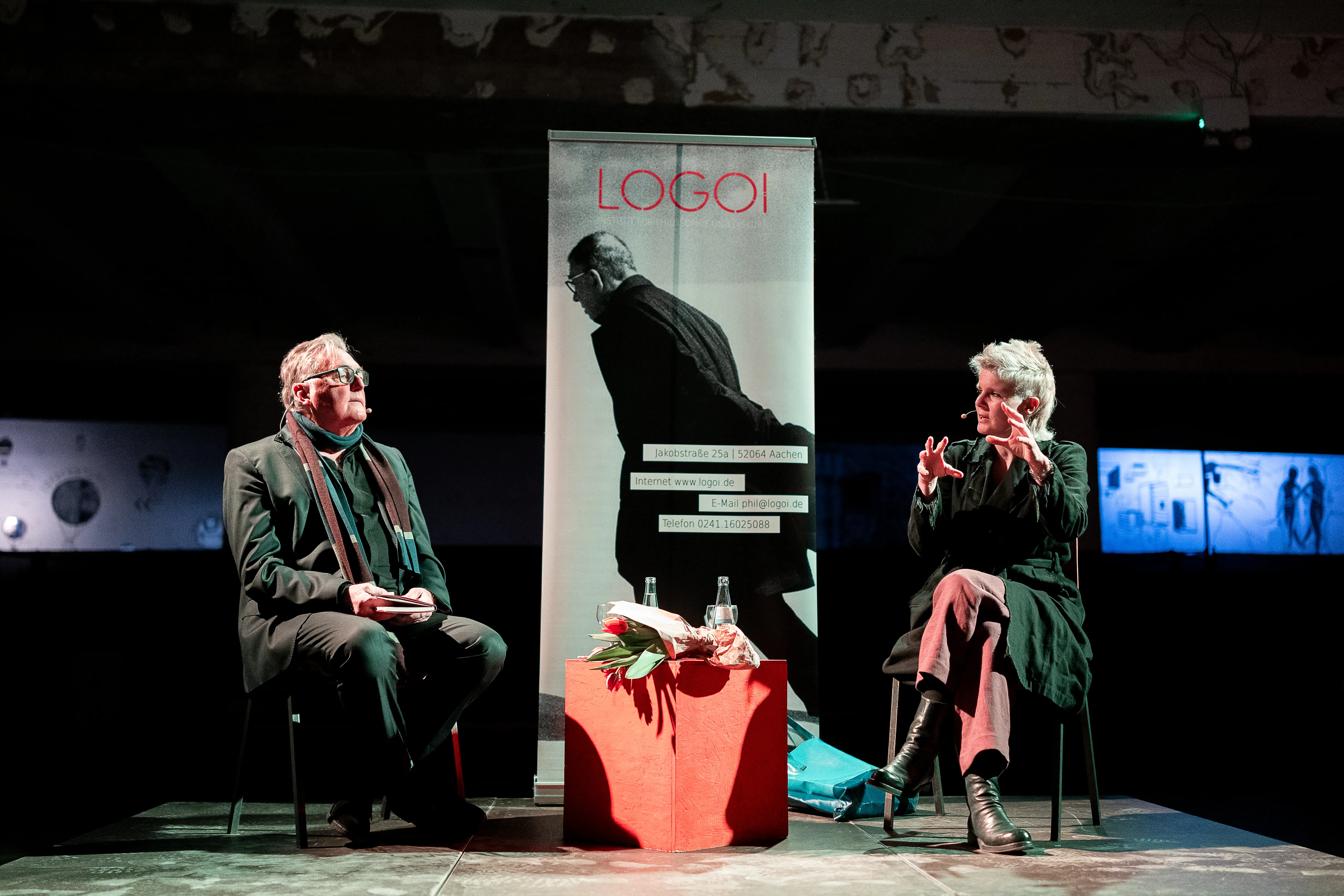 Svenja Flaßpöhler und Jürgen Kippenhahn im Gespräch auf der Bühne im Aachener LustaufLife